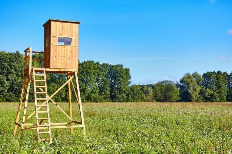 How To Build A Deer Blind StepbyStep DIY Guide The Hunting Jack